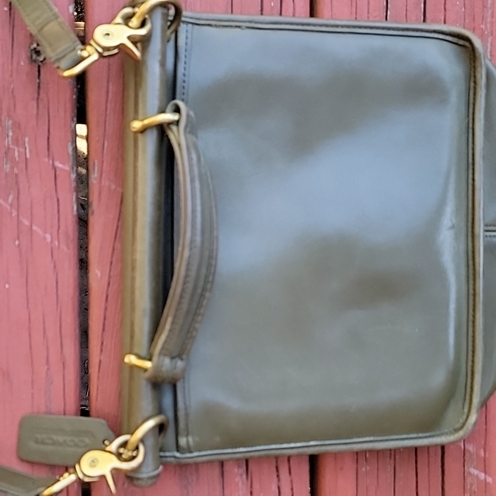 Classic Coach Olive Green Willis Leather Men's Bag - Picture 7 of 16